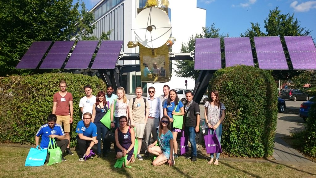 Gruppenfoto nach METEOSAT-Besuch